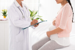 pregnant woman talking with her doctor about gestational diabetes.